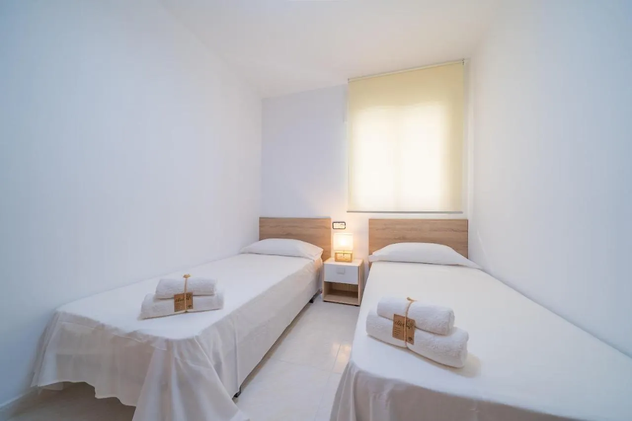 Homeholidaysrentals Caliz - Costa Barcelona 피네다데마르 0*,  스페인